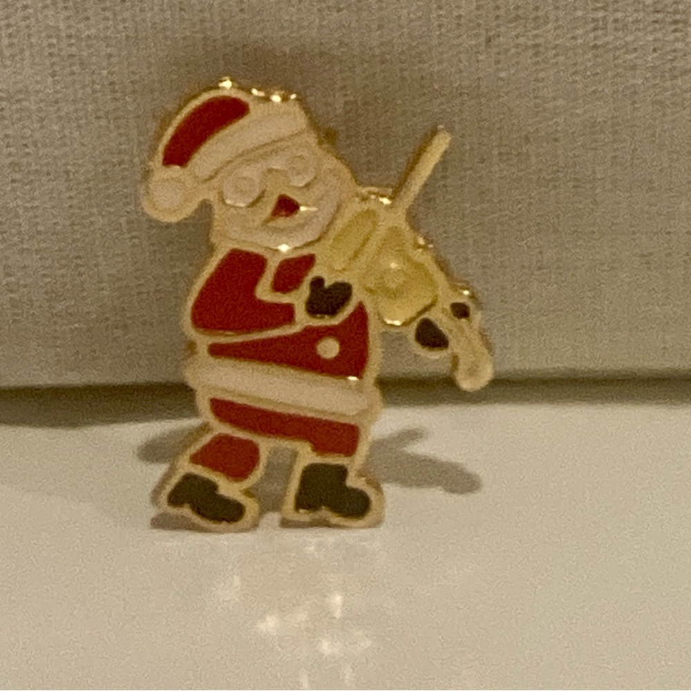 B. J. Vintage Santa Claus Playing Fiddle/Violin Brooch Christmas Holiday 1.5”x1”